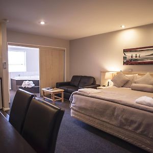 Arthur'S Court Motor Lodge